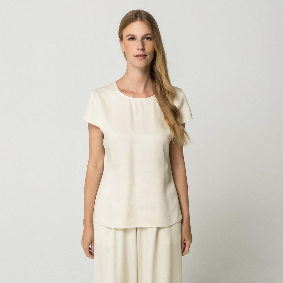 Manor Woman   