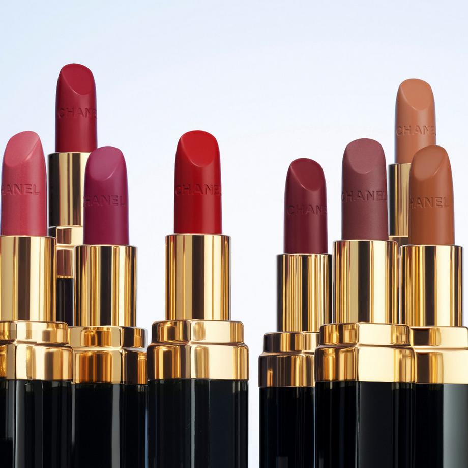 CHANEL ROUGE COCO SATINIERTER LIPPENSTIFT MIT LANGEM HALT – FEUCHTIGKEITSSPENDENDE UND GLÄTTENDE LIPPENPFLEGE 
