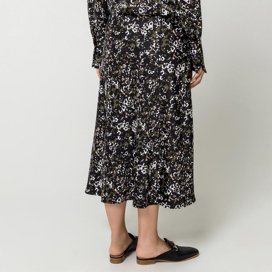 Manor Woman   