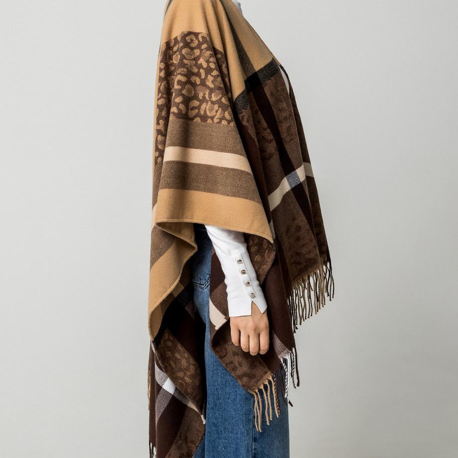Manor Woman Poncho à carreaux avec détail imprimé léopard  