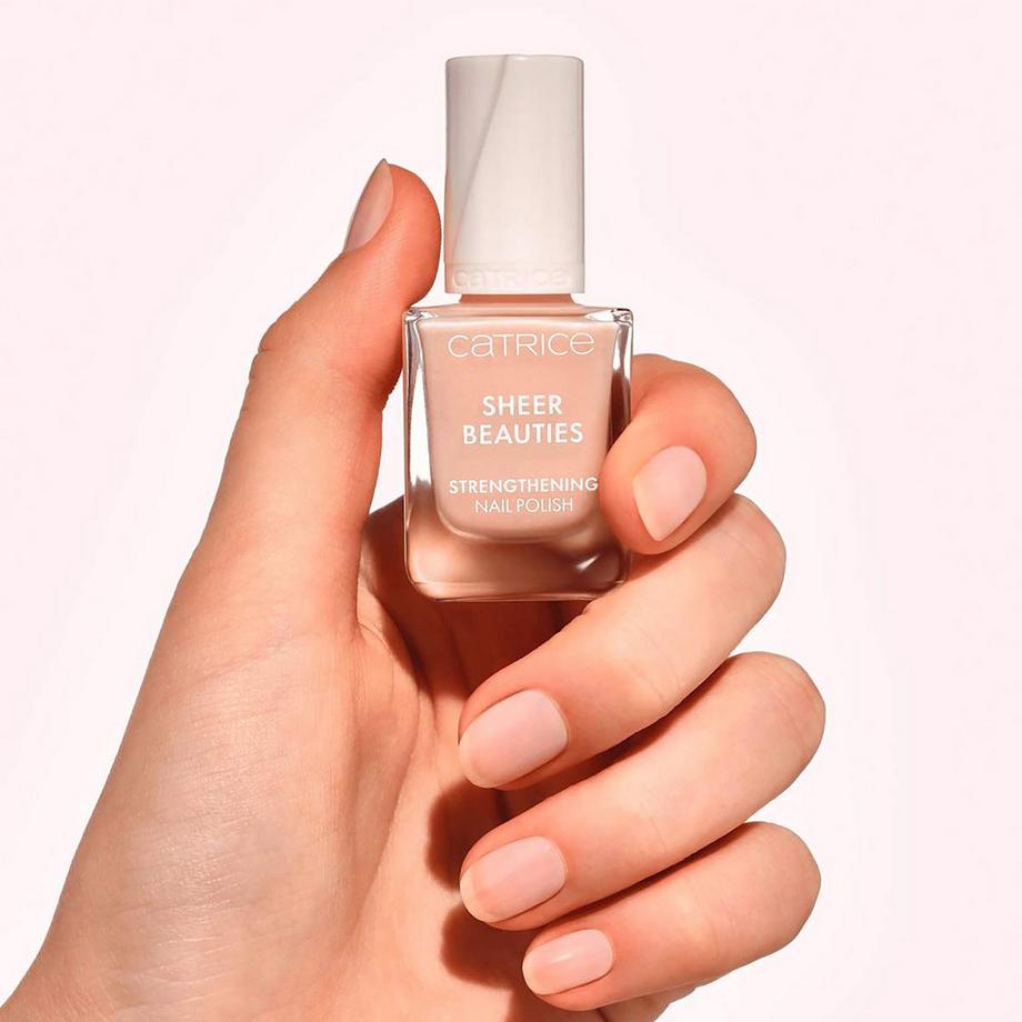 CATRICE  Smalto rinforzante Sheer Beauties Strengthening Nail Polish. 