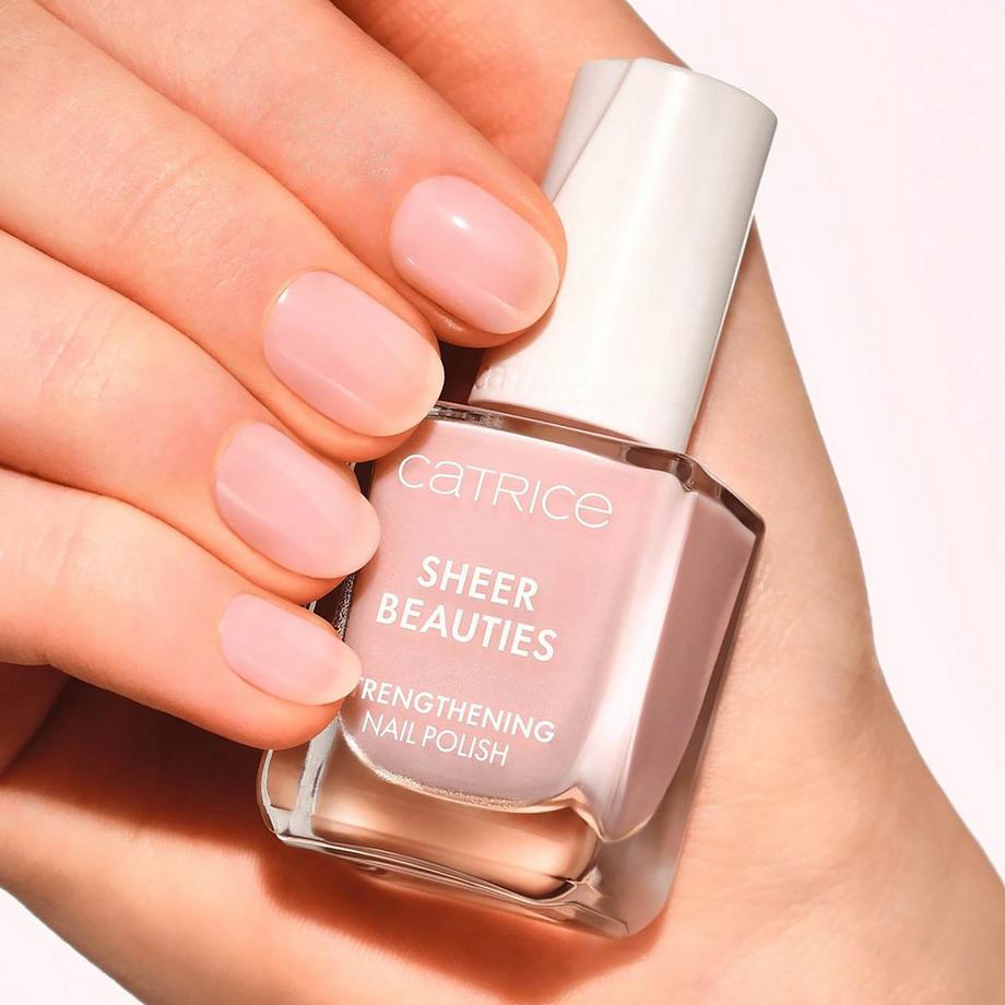 CATRICE  Smalto rinforzante Sheer Beauties Strengthening Nail Polish. 