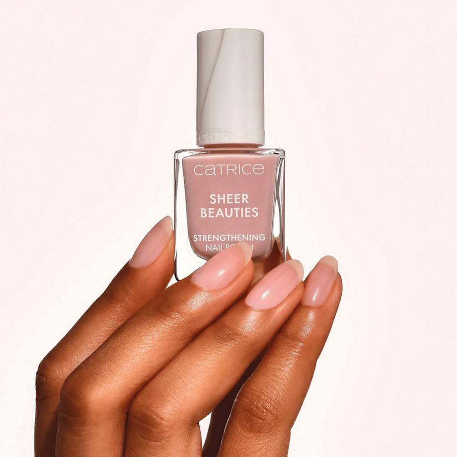 CATRICE  Smalto rinforzante Sheer Beauties Strengthening Nail Polish. 