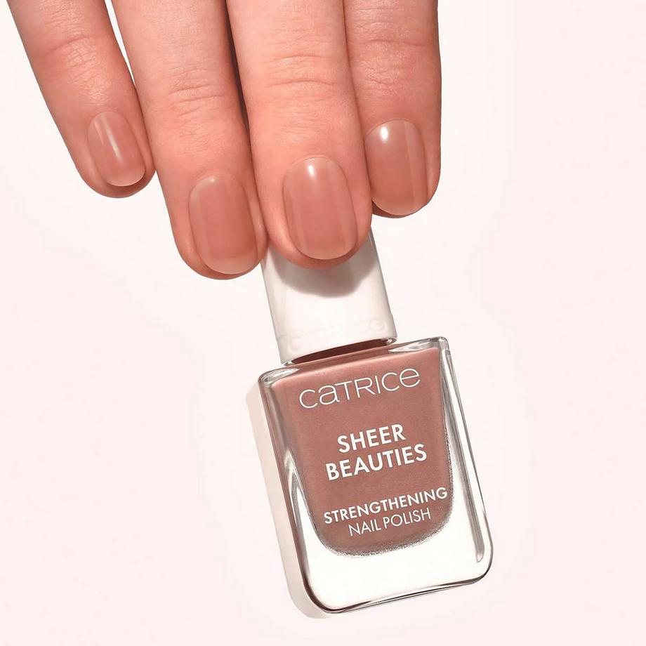 CATRICE  Smalto rinforzante Sheer Beauties Strengthening Nail Polish. 