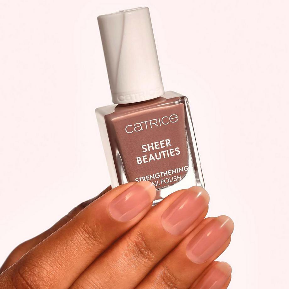 CATRICE  Smalto rinforzante Sheer Beauties Strengthening Nail Polish. 