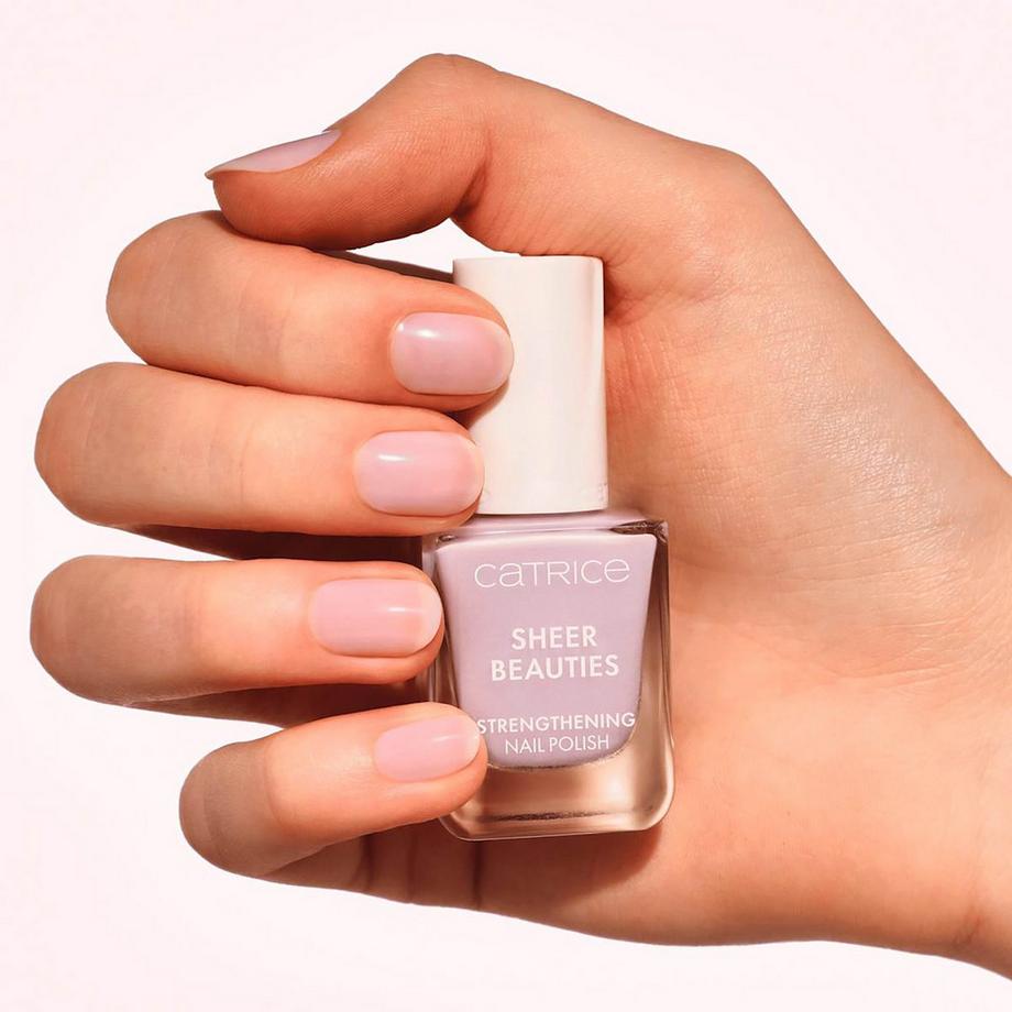 CATRICE  Smalto rinforzante Sheer Beauties Strengthening Nail Polish. 