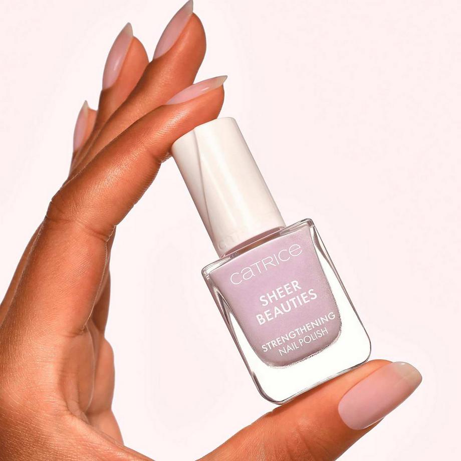 CATRICE  Smalto rinforzante Sheer Beauties Strengthening Nail Polish. 