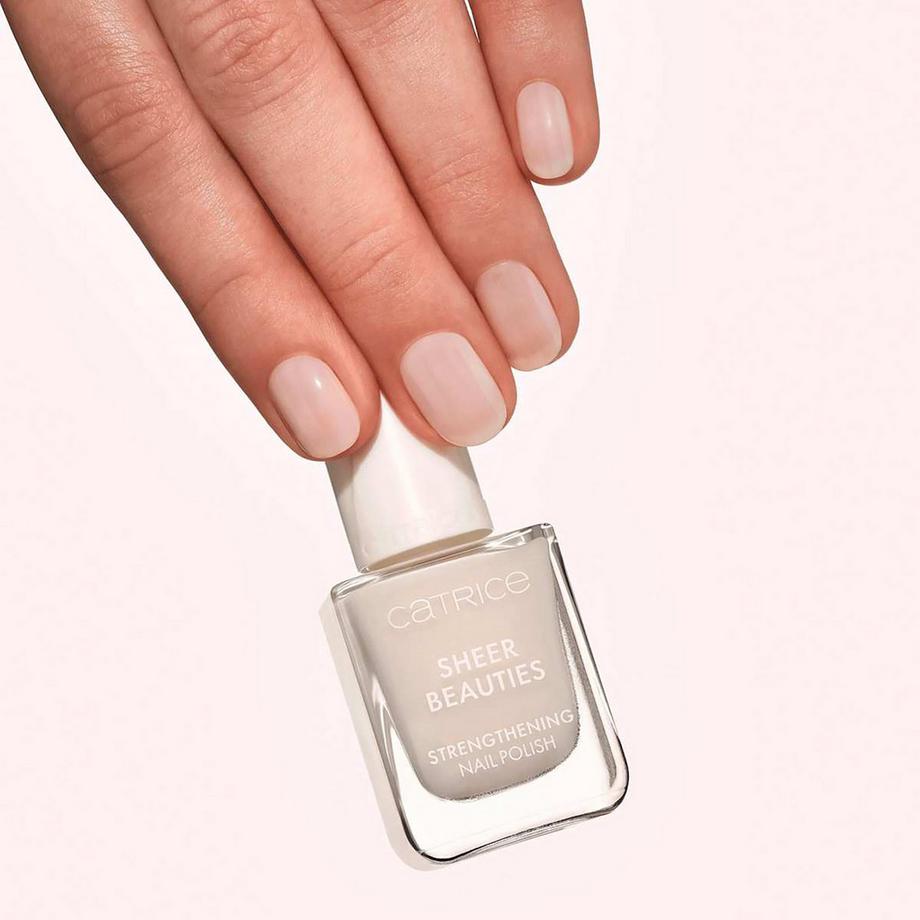 CATRICE  Sheer Beauties Strengthening Nail Polish vernis à ongles 