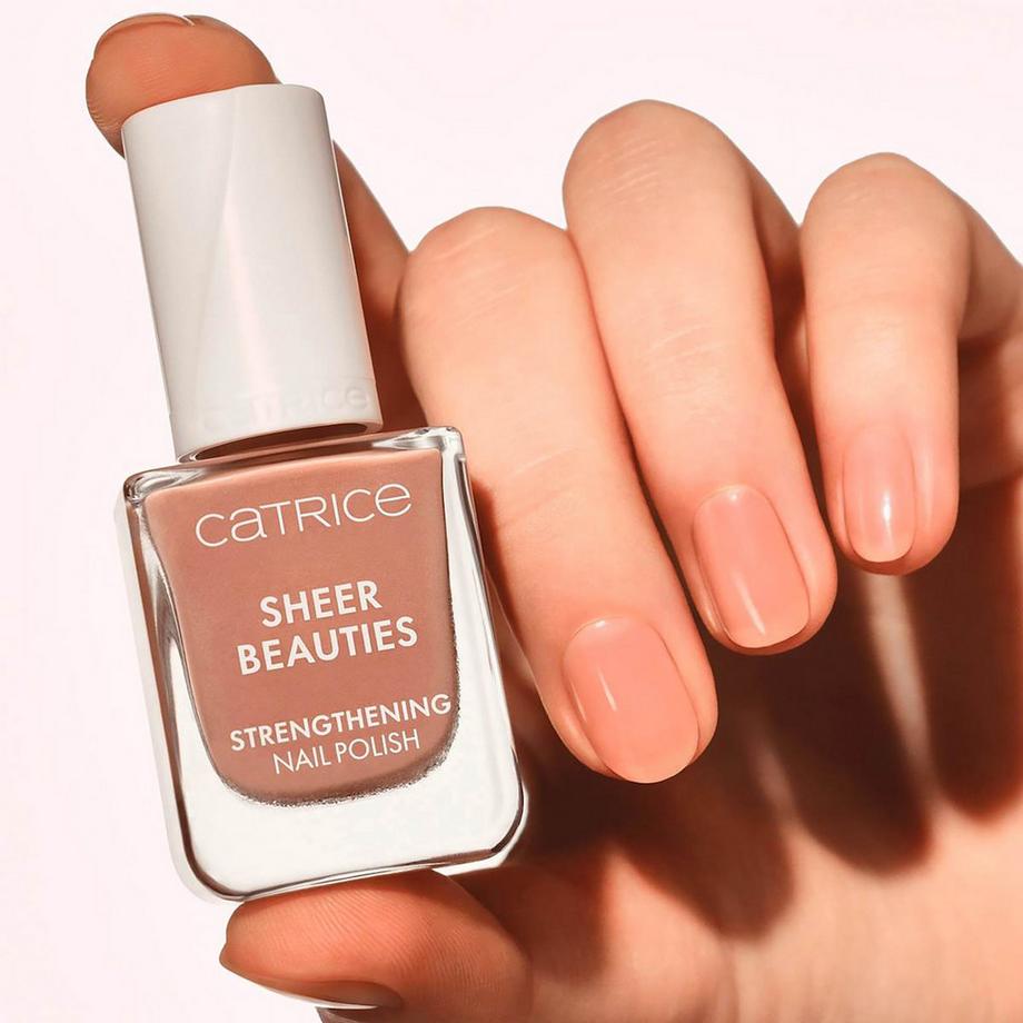 CATRICE  Smalto rinforzante Sheer Beauties Strengthening Nail Polish. 