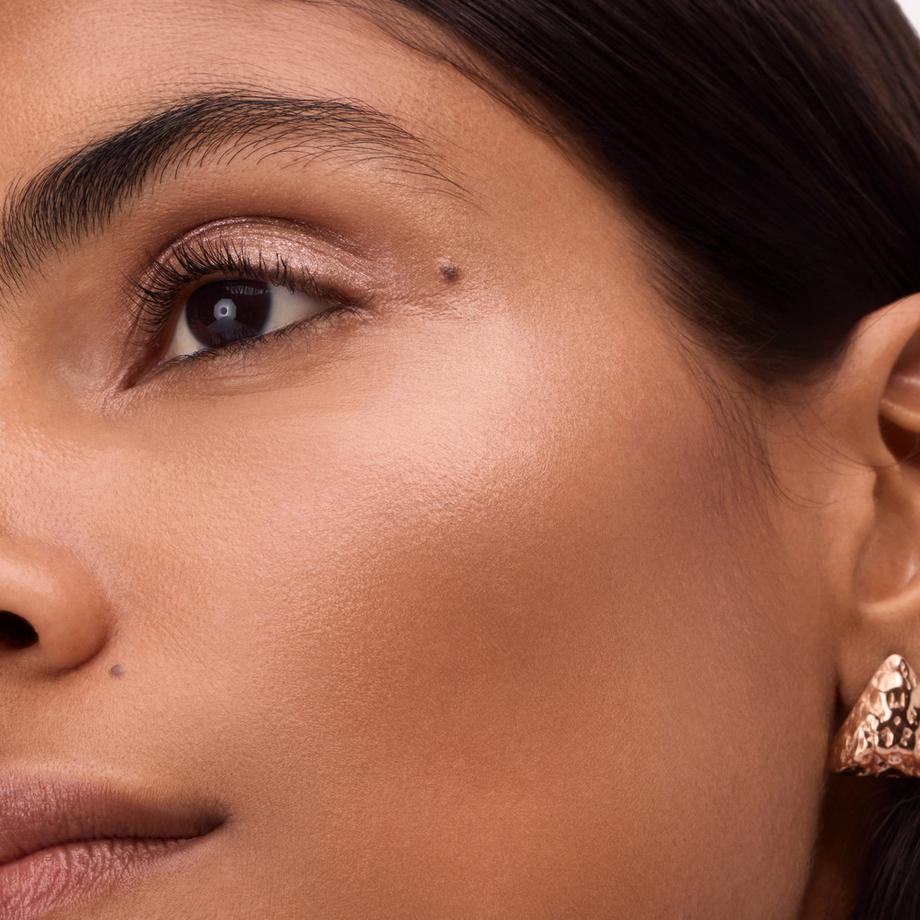 CATRICE  More Than Glow Liquid Highlighter illuminateur liquide 