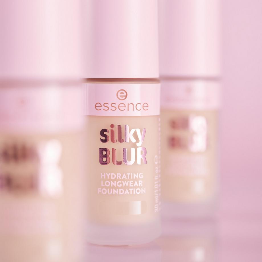 essence  Silky BLUR HYDRATING LONGWEAR FOUNDATION fond de teint longue tenue 
