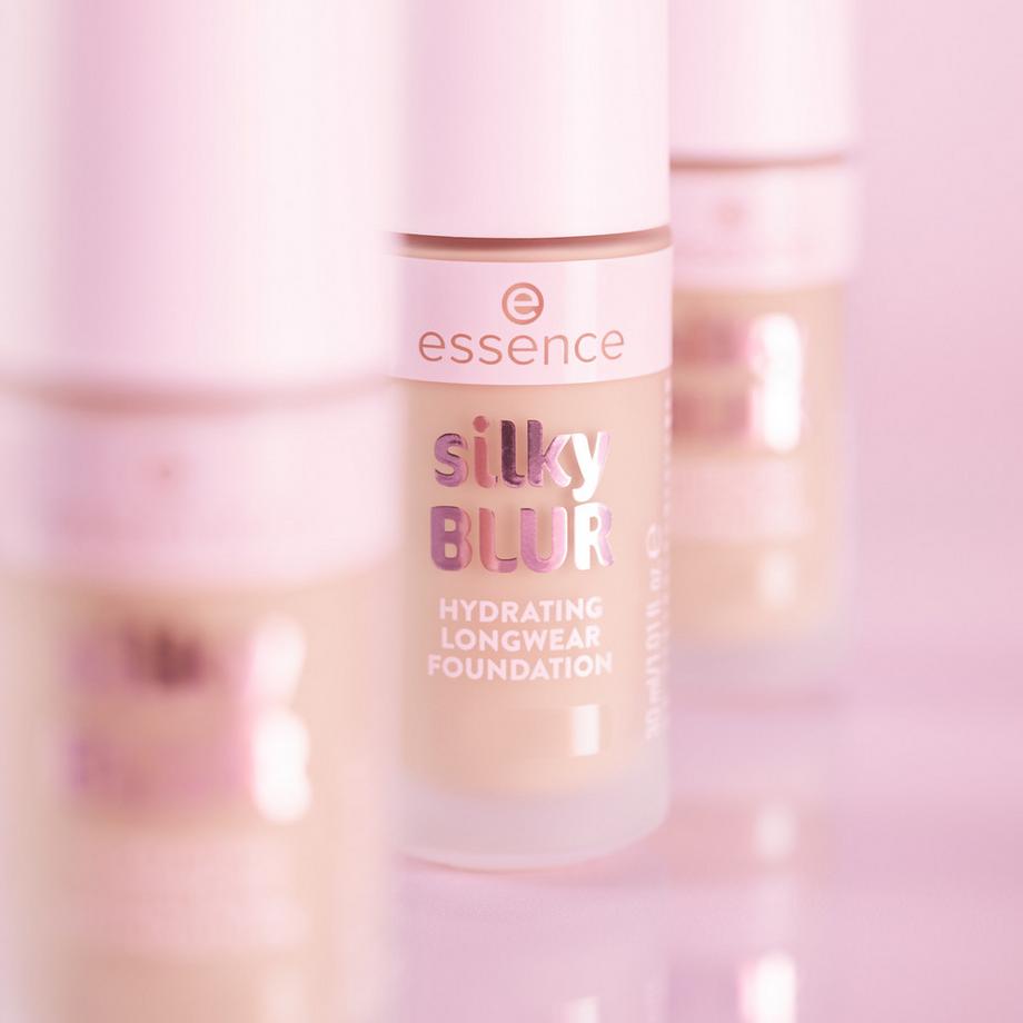 essence  Silky BLUR HYDRATING LONGWEAR FOUNDATION fond de teint longue tenue 