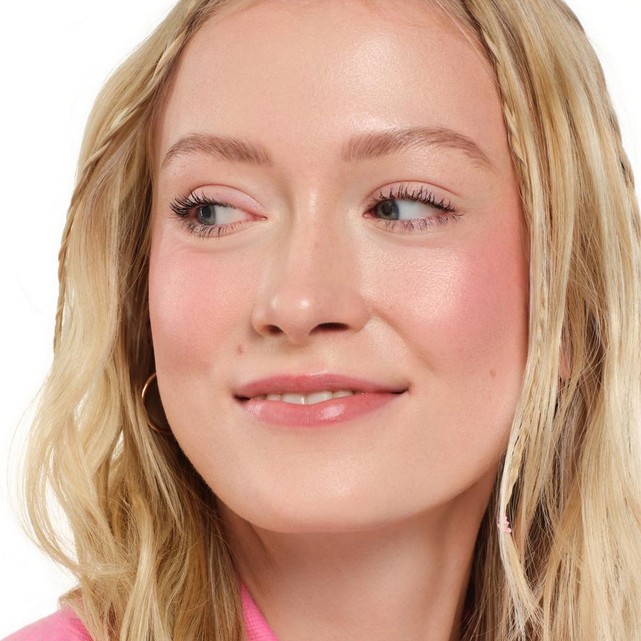 essence  soft BAKED BLUSH. 
