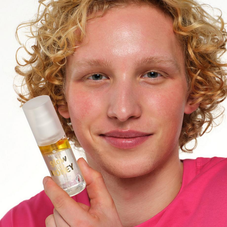 essence  glow like HONEY SERUM SPRAY 