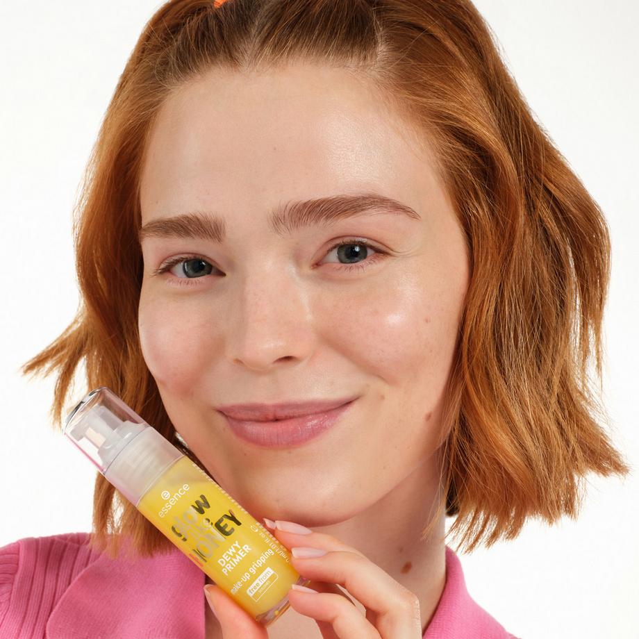 essence  glow like HONEY DEWY PRIMER 