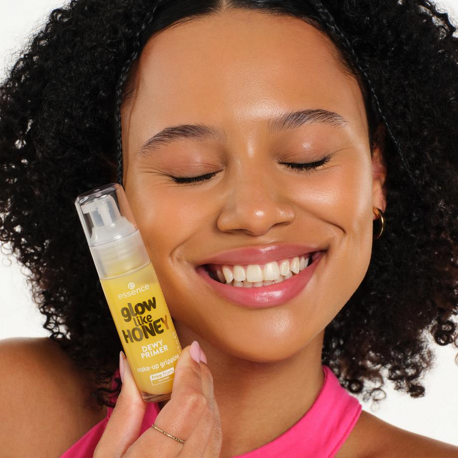 essence  glow like HONEY DEWY PRIMER 