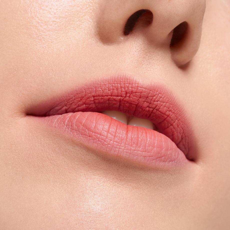 essence  BLUR soufflé matte lip cream rouge à lèvres 