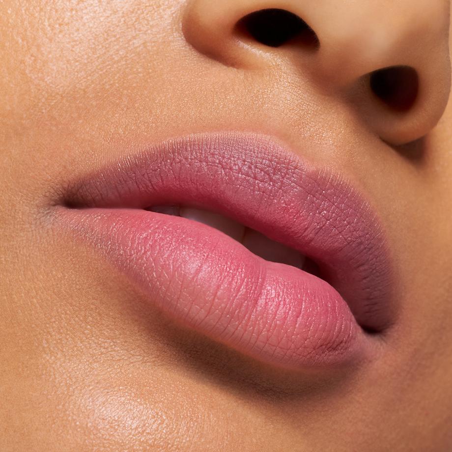 essence  BLUR soufflé matte lip cream 