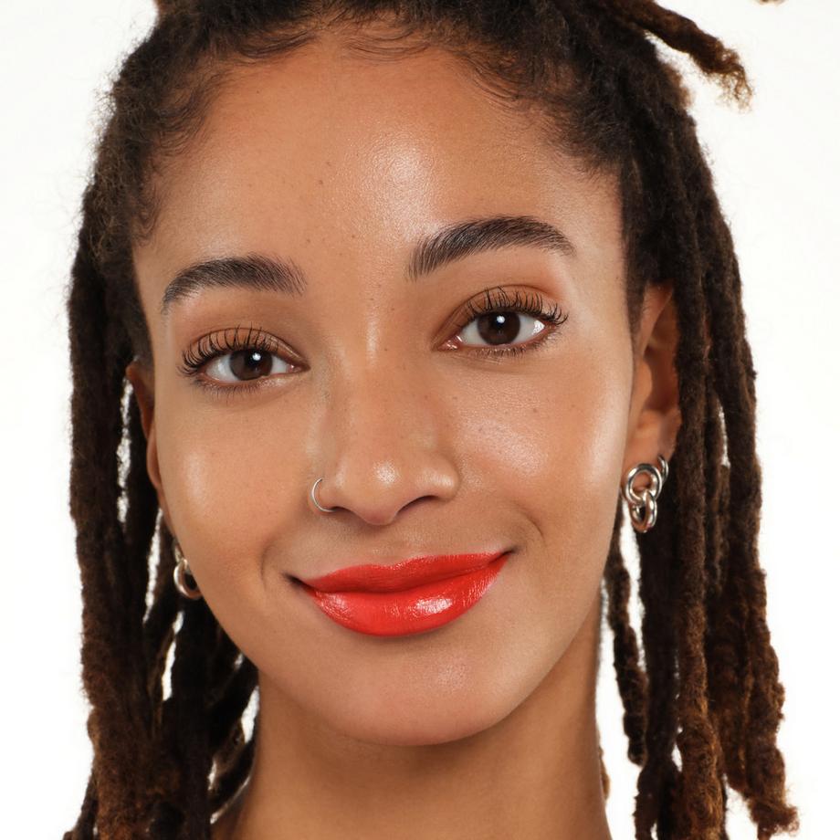 essence  satin GLOW luminous shine lipstick rouge à lèvres 