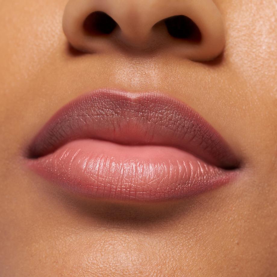 essence  POUTline soft glide LIP PENCIL crayon à lèvres 
