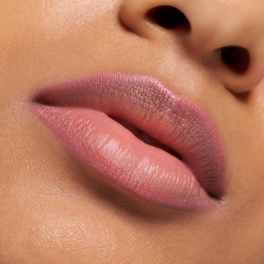 essence  POUTline soft glide LIP PENCIL crayon à lèvres 