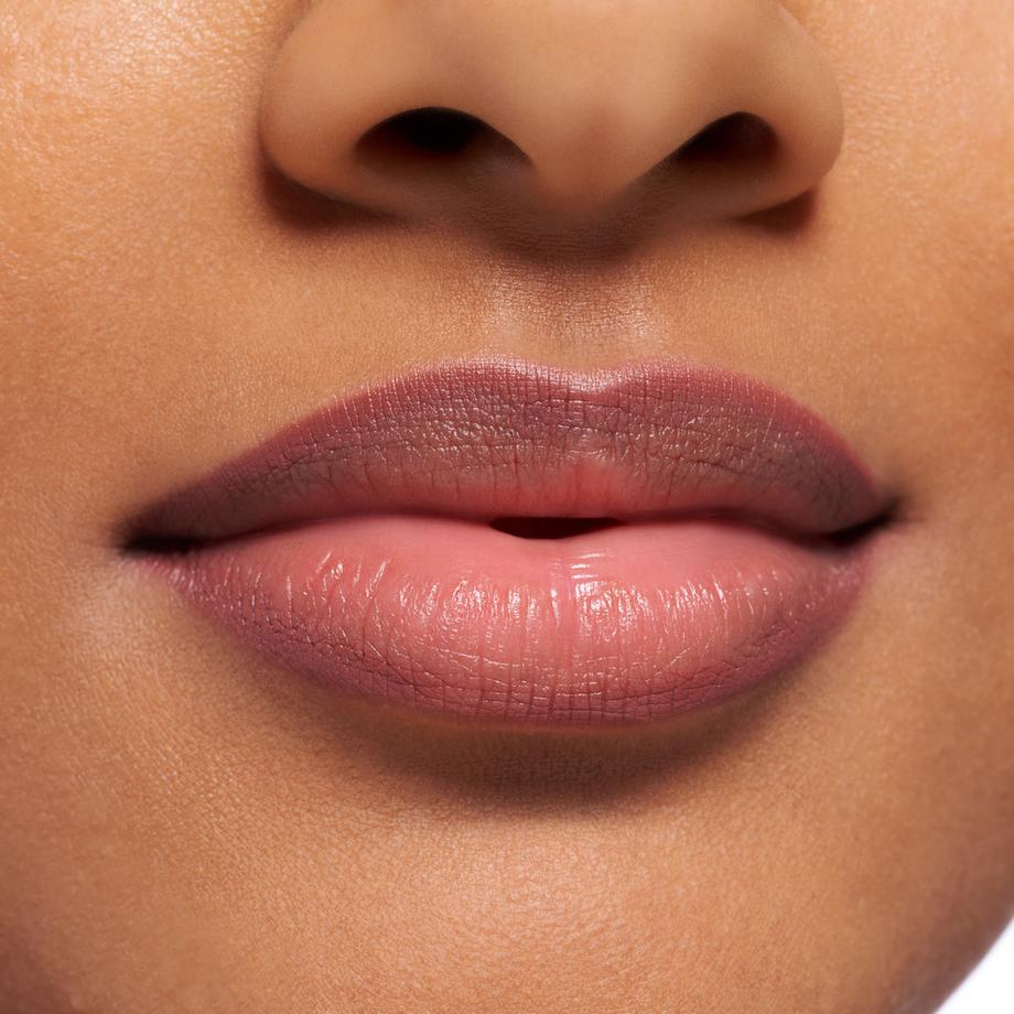 essence  POUTline soft glide LIP PENCIL 