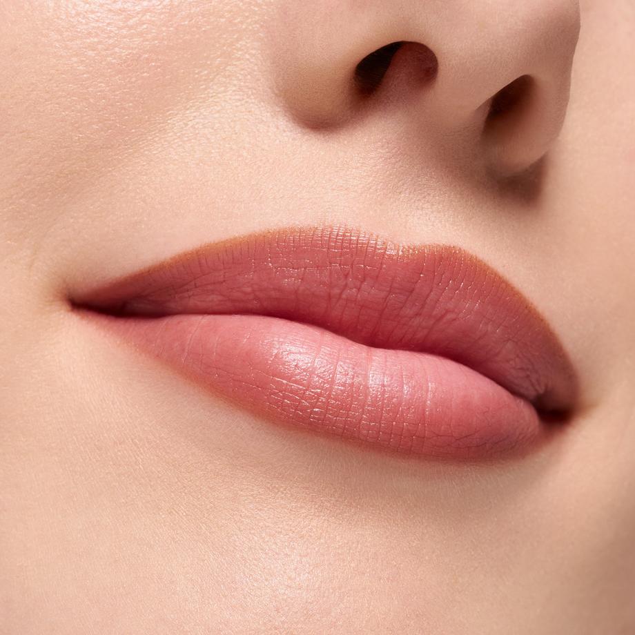 essence  POUTline soft glide LIP PENCIL 