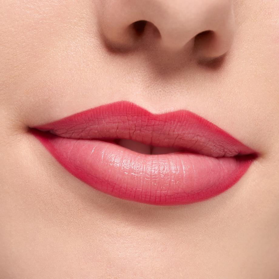 essence  POUTline soft glide LIP PENCIL crayon à lèvres 