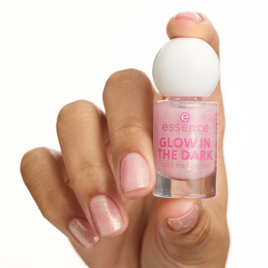 essence  GLOW IN THE DARK mini nail polish mini vernis à ongles 