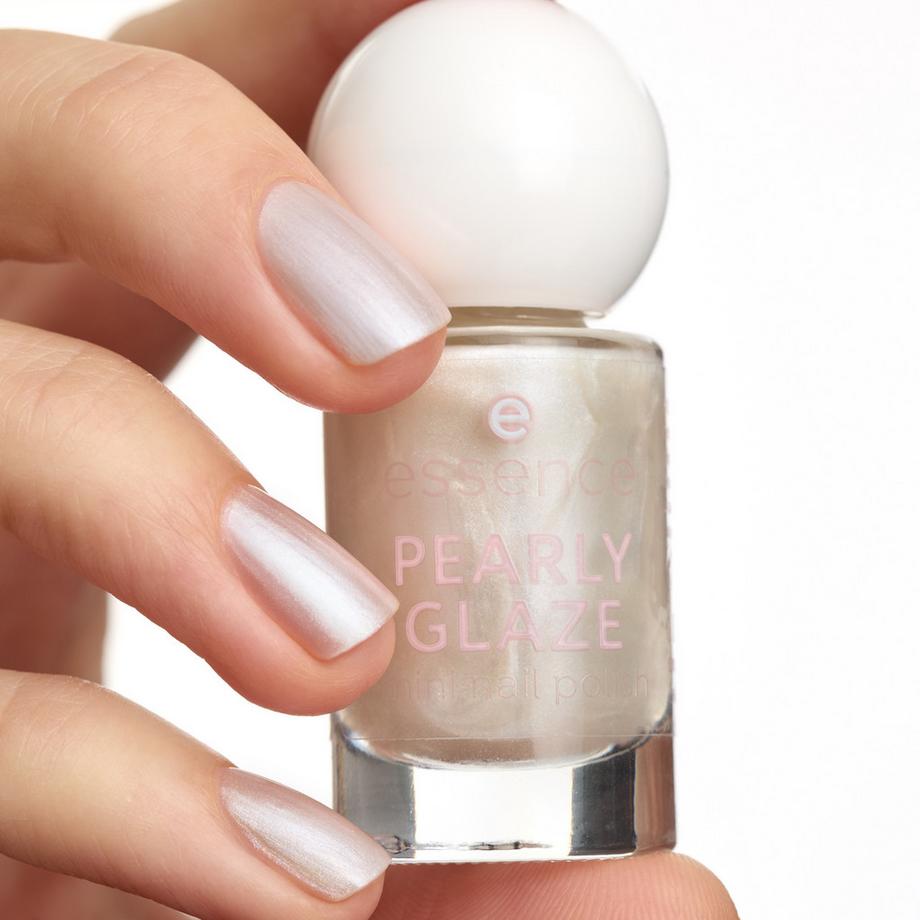 essence  PEARLY GLAZE mini nail polish mini vernis à ongles 