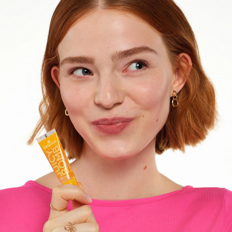 essence  JUICY BOMB lucidalabbra brillante 