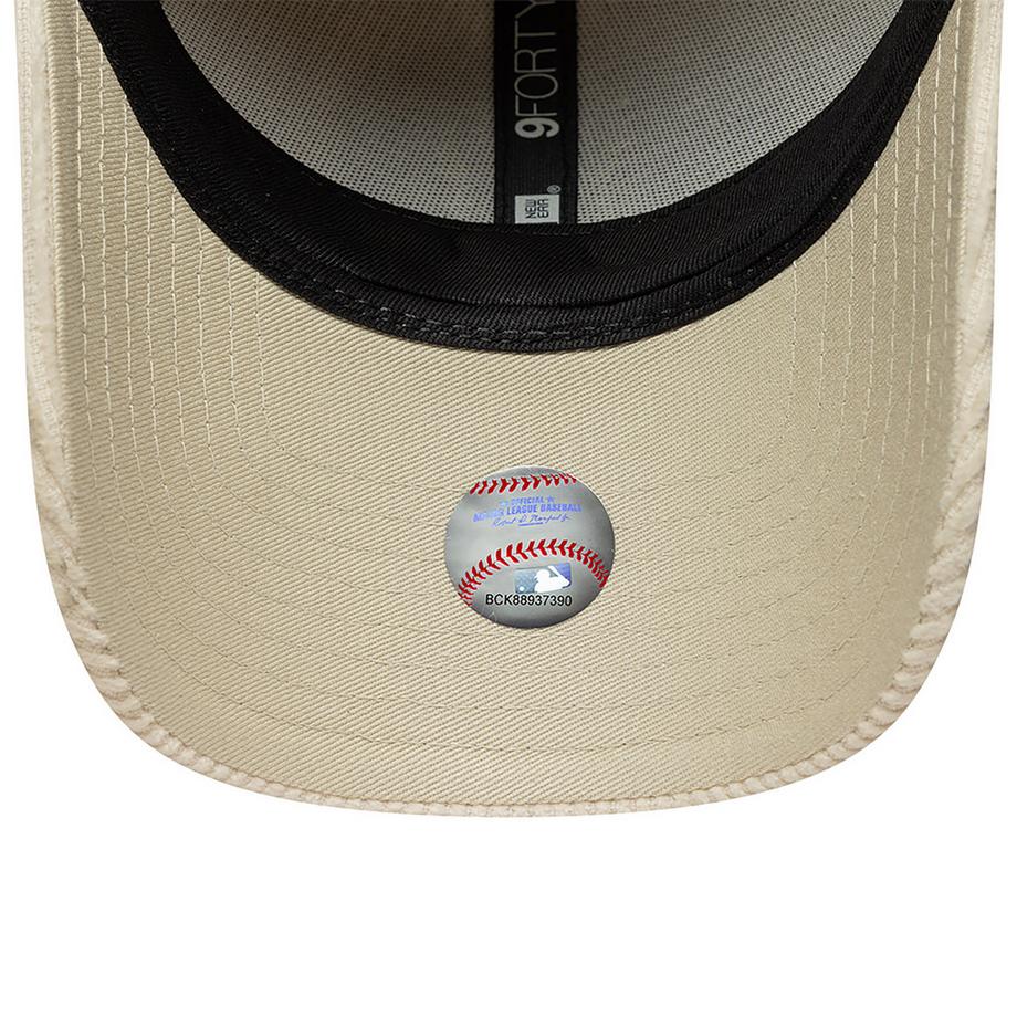 NEW ERA FEMALE CORD 9FORTY® New York Yankees Corduroy Cap  