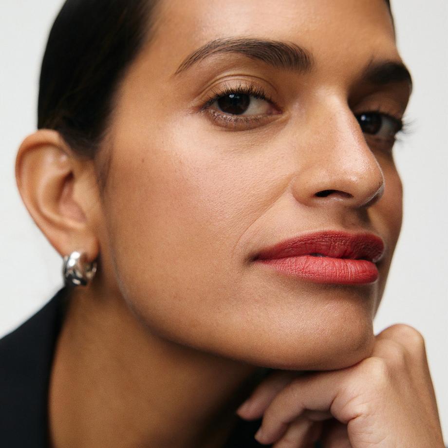 Merit Beauty  Signature Lip Blush - Rouge À Lèvres Mat Modulable 