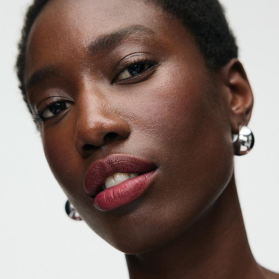 Merit Beauty  Signature Lip Blush - Rouge À Lèvres Mat Modulable 