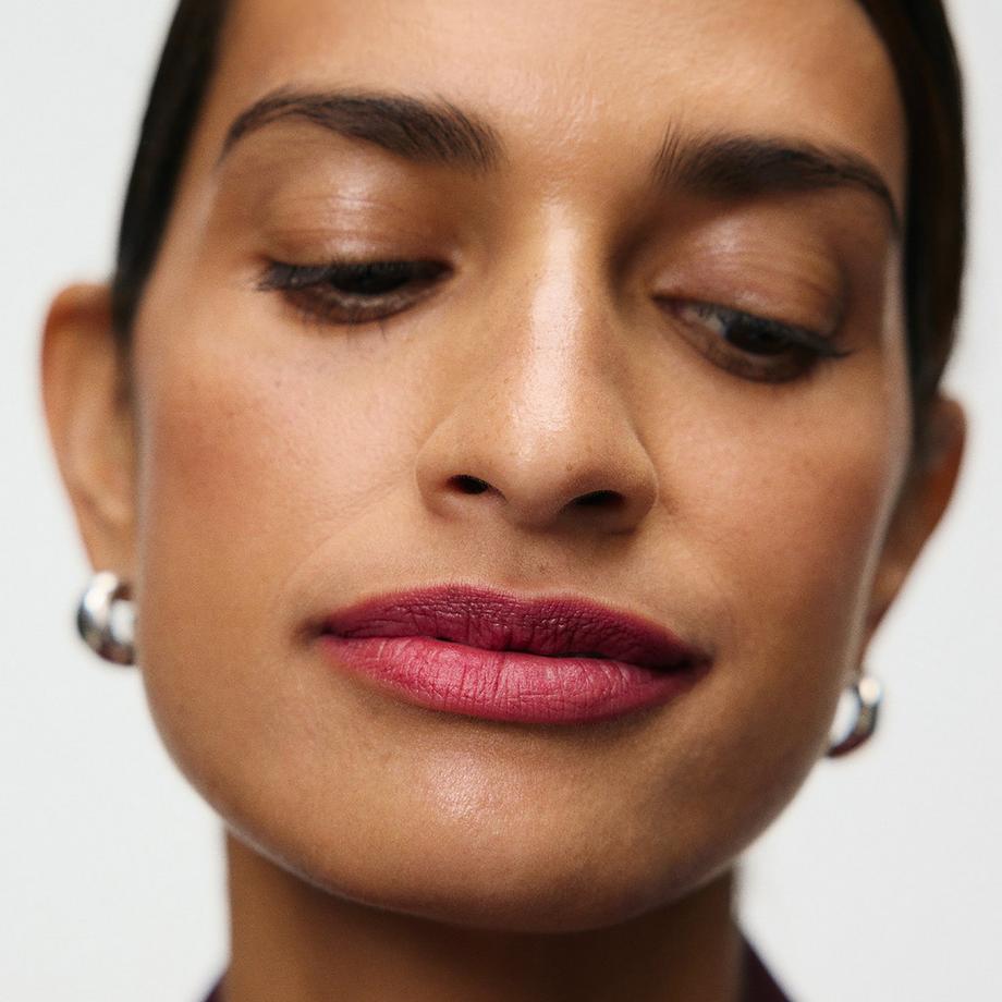 Merit Beauty  Signature Lip Blush - Rouge À Lèvres Mat Modulable 