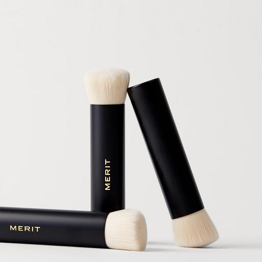 Merit Beauty  Brush No.1 - Pinceau Multi-Usage Teint 