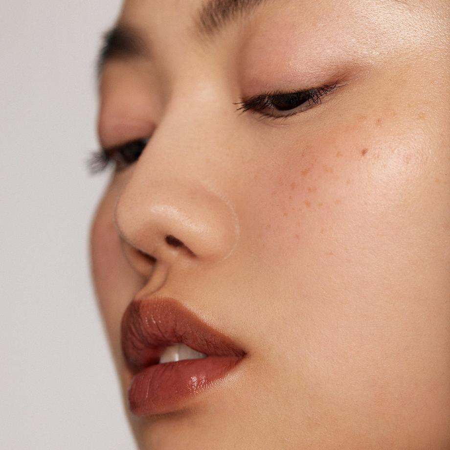 Merit Beauty  Signature Lip Satin - Seidenmatter Lippenstift mit Zweiter-Haut-Effekt  