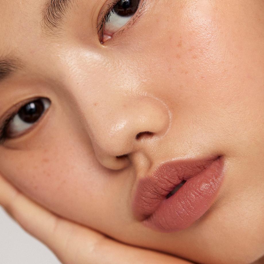 Merit Beauty  Signature Lip Satin - Rouge À Lèvres Satiné Effet Seconde Peau  