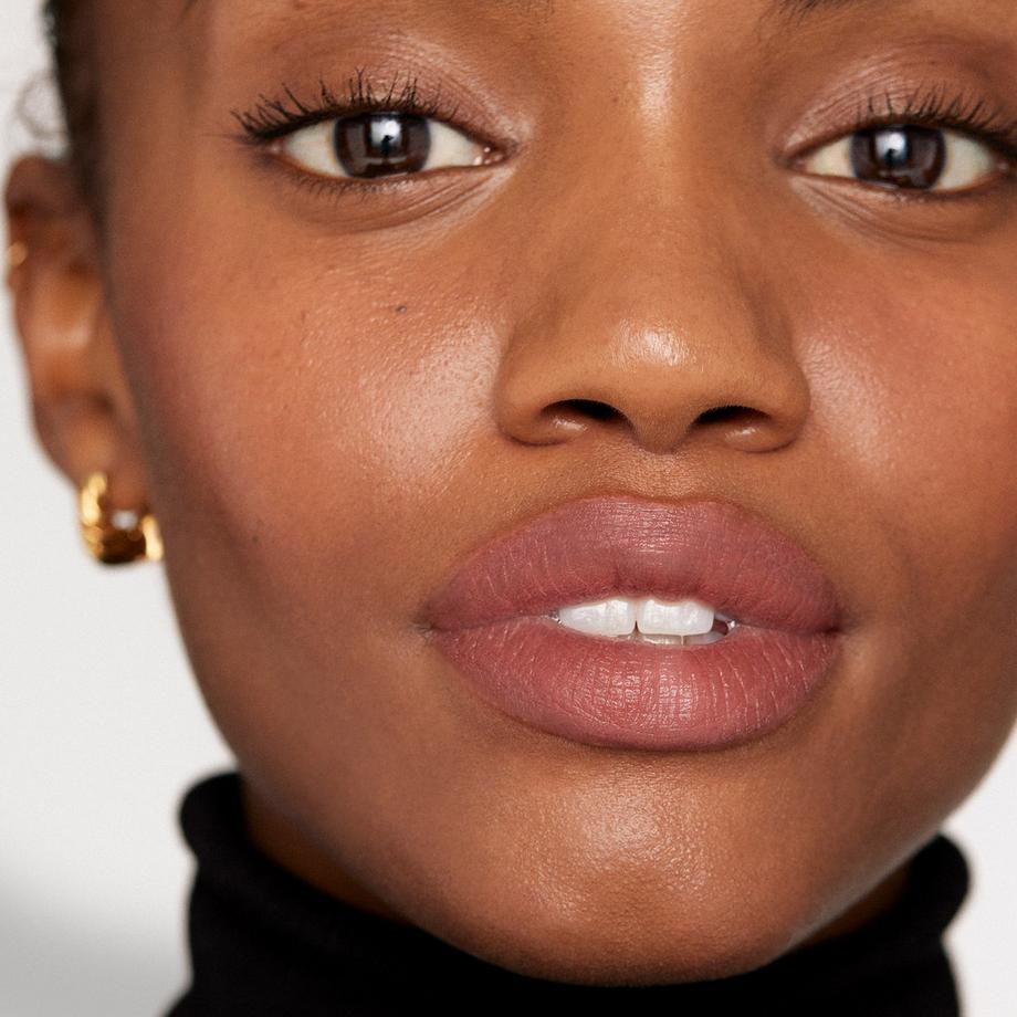 Merit Beauty  Signature Lip Satin - Rouge À Lèvres Satiné Effet Seconde Peau  