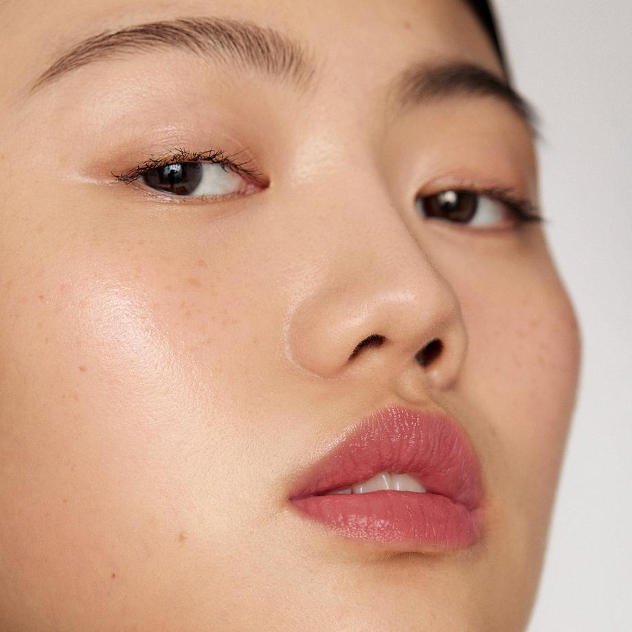 Merit Beauty  Signature Lip Satin - Rouge À Lèvres Satiné Effet Seconde Peau  