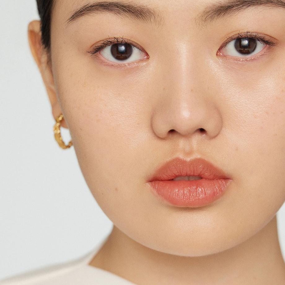 Merit Beauty  Signature Lip Satin - Rouge À Lèvres Satiné Effet Seconde Peau  