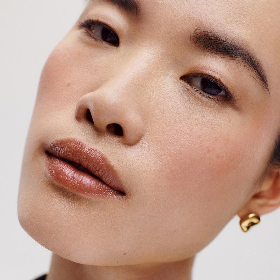 Merit Beauty  Signature Lip Satin - Rouge À Lèvres Satiné Effet Seconde Peau  