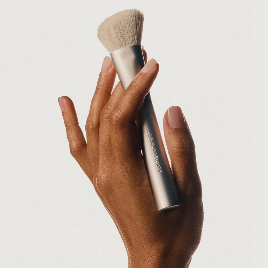 SUMMER FRIDAYS  The bronzer brush - Pennello balsamo abbronzante 