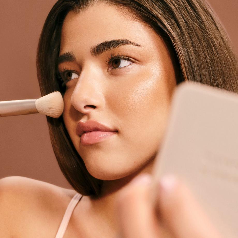 SUMMER FRIDAYS  The bronzer brush - Pennello balsamo abbronzante 
