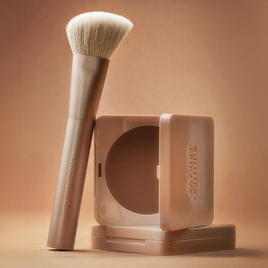 SUMMER FRIDAYS  The bronzer brush - Pennello balsamo abbronzante 