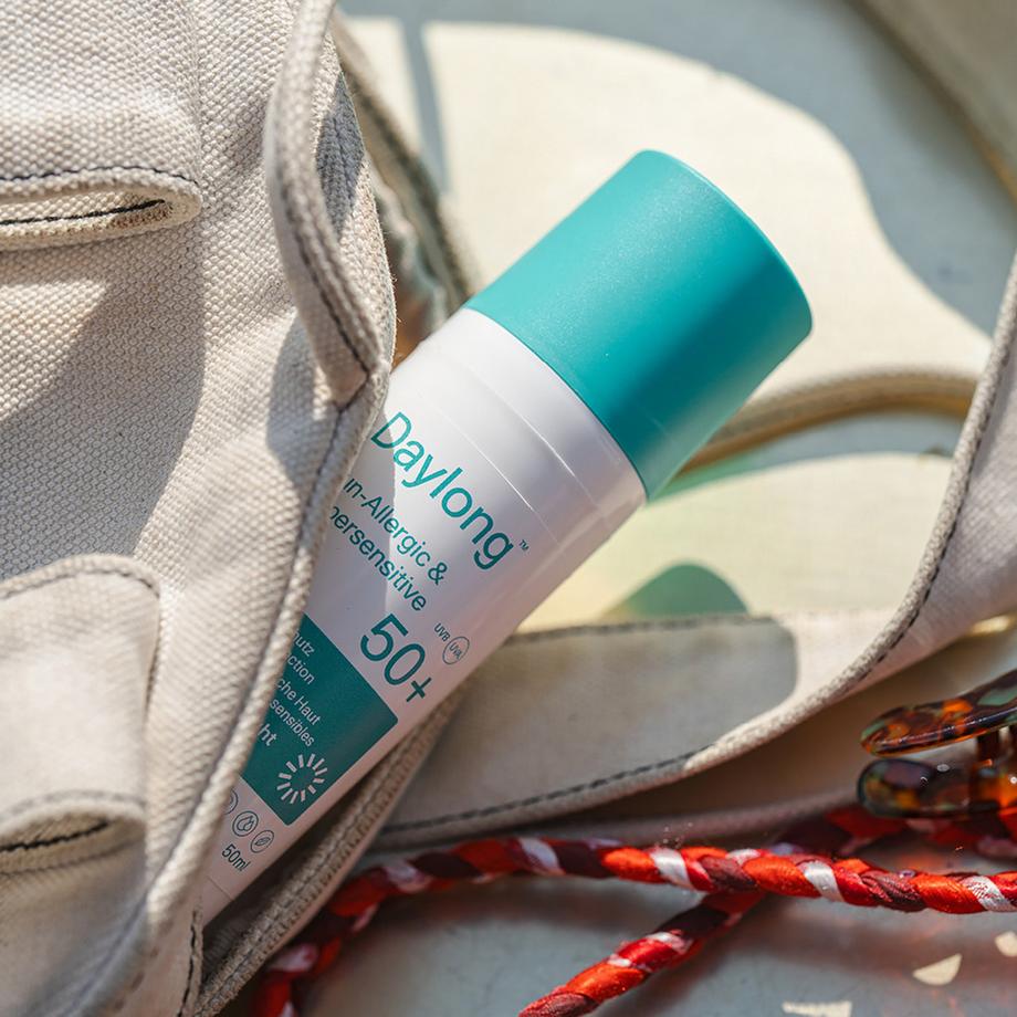 Daylong  Sun-Allergic & Hypersensitive Face Lightweight Fluid SPF 50+ 