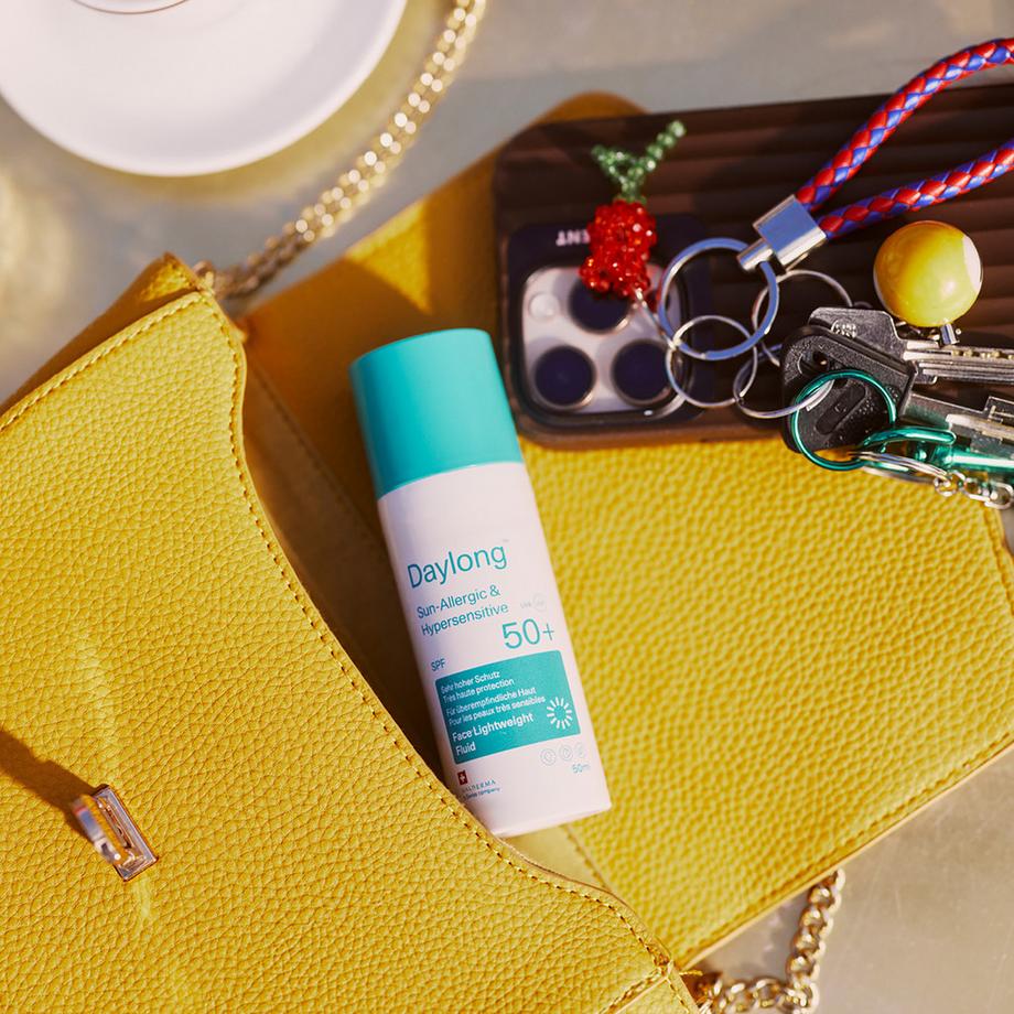 Daylong  Sun-Allergic & Hypersensitive Face Lightweight Fluid SPF 50+ 