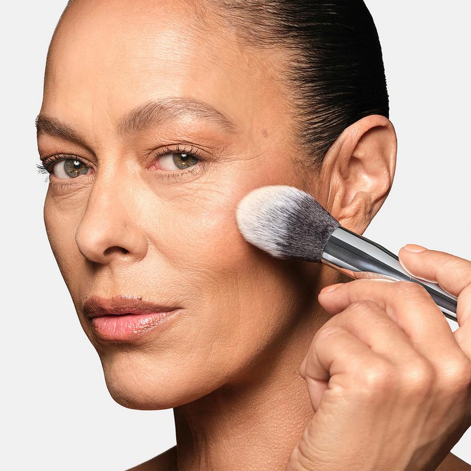 Haus Labs  Powder Brush - Pinceau Poudre Biseauté 
