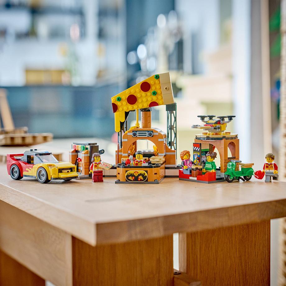 LEGO®  60496 La pizzeria et ses véhicules de livraison 