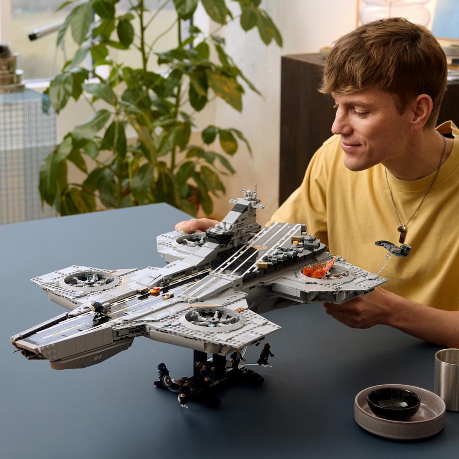 LEGO®  76354 L’héliporteur du SHIELD 